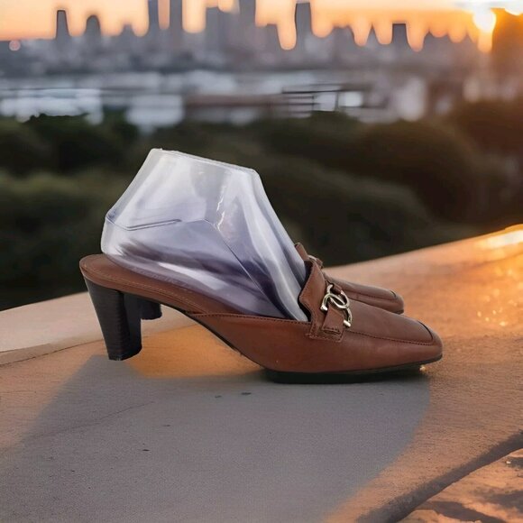 ✅Michelle D Brown Leather 3" Heeled Mules Womens 7.5M Slides D-Ring Strap Accent - Picture 1 of 13